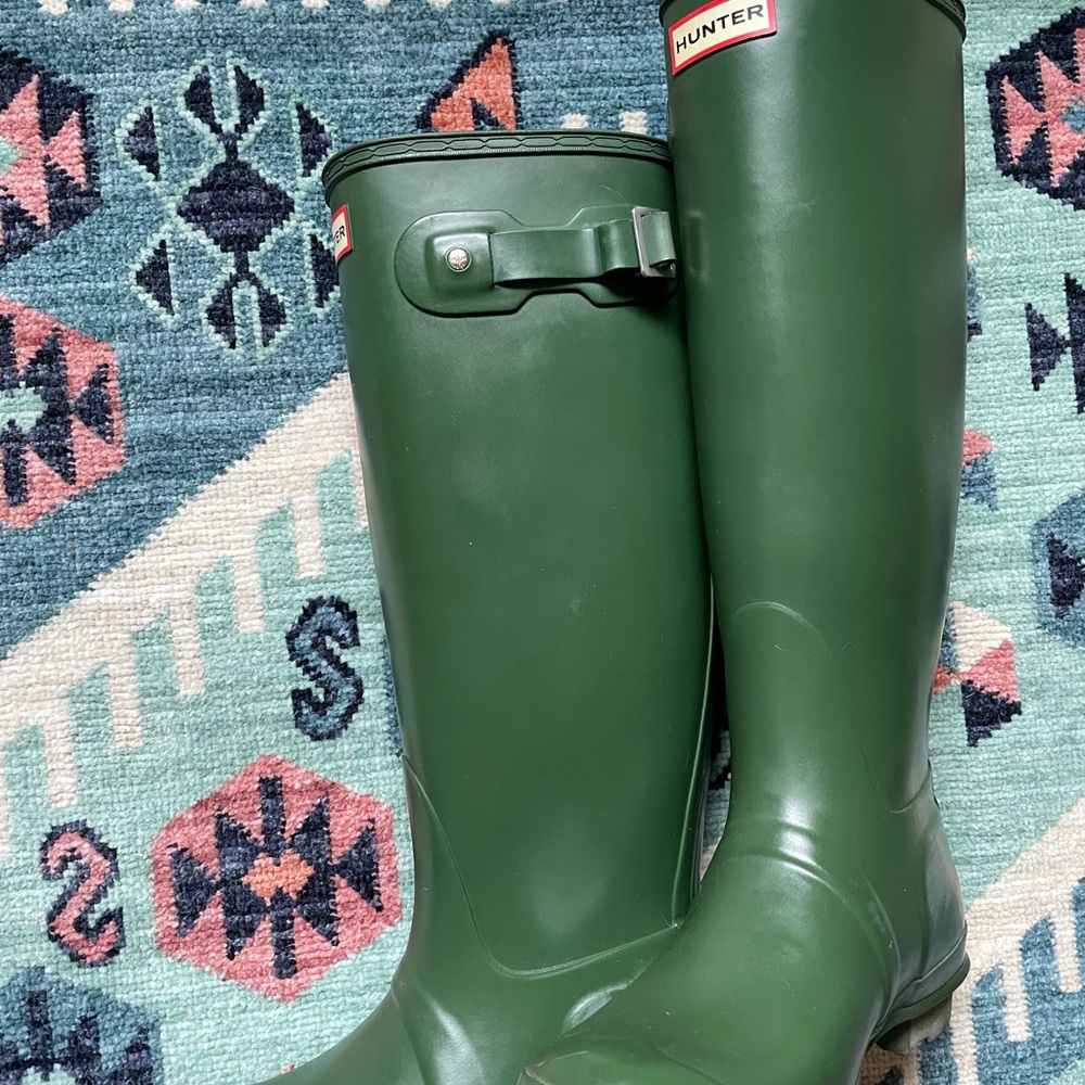 Hunter boots: matte green, GENTLY WORN!